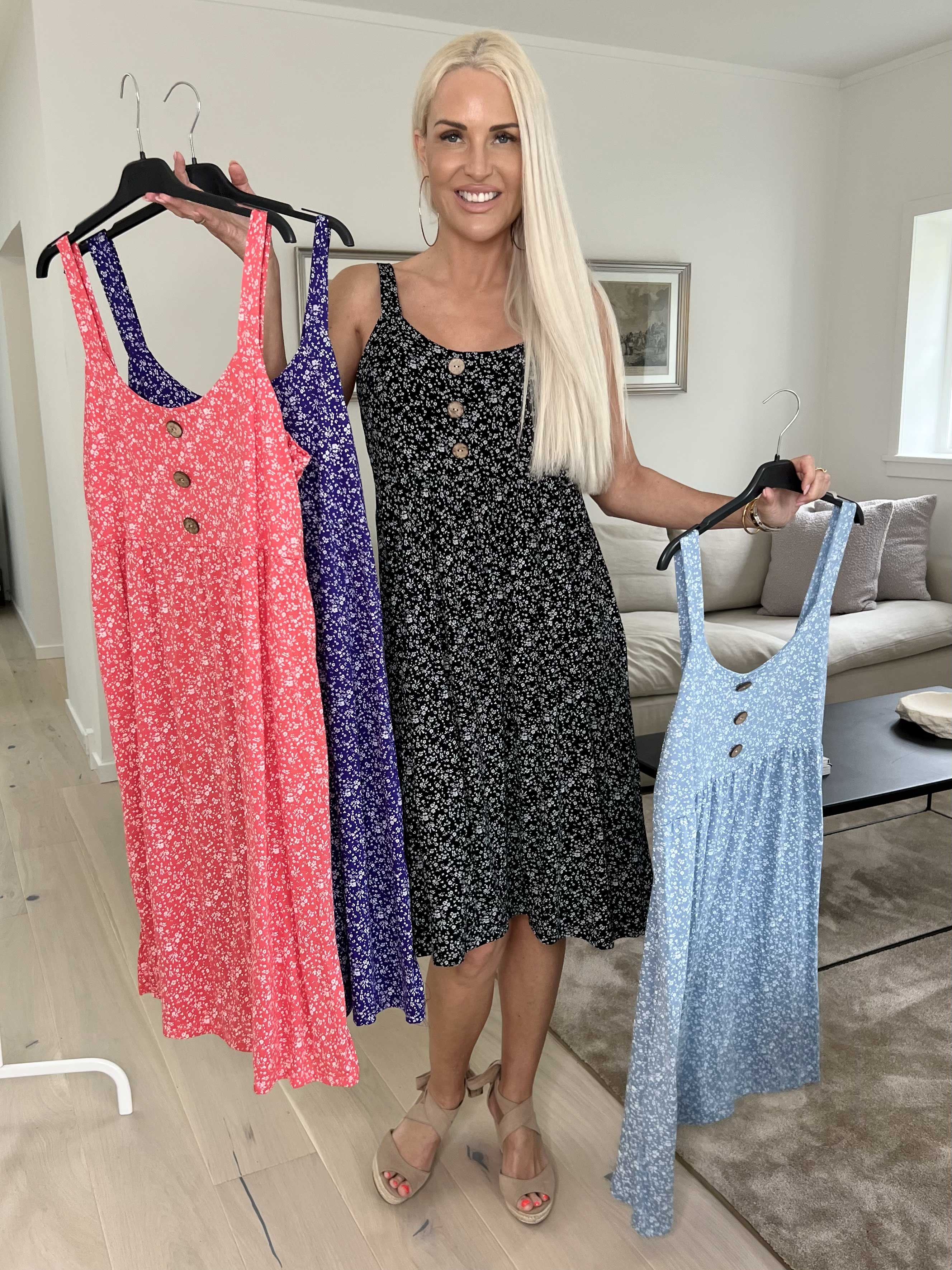 Alva - Blomstret sommerkjole med pynteknapper